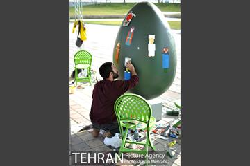 جشنواره تخم مرغ رنگی در میدان آزادی 30