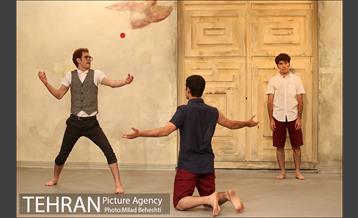 نمایش پسران تاریخ‎ 9