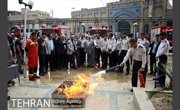 بازدید اعضای شورای اسلامی شهر از نمایشگاه آتش نشانی 43