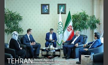 دیدار میهمانان خارجی حاضر در اجلاس جهانی شوراها و شهرداران با رییس مرکز ارتباطات و امور بین الملل شهرداری تهران 1