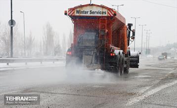 عملیات برف‌روبی در منطقه چهار