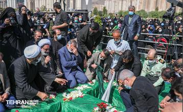 مراسم تشییع و خاکسپاری دوشهید گمنام دفاع مقدس در دریاچه چیتگر 65