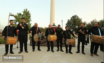 اهتزاز پرچم عزای حسینی بر فراز برج پرچم ایران 18