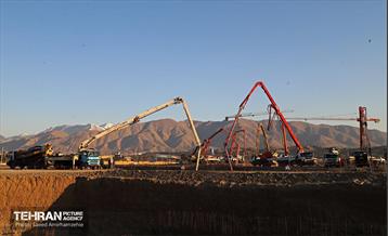 بتن‌ریزی در ابرپروژه ۸۰۰۰ واحدی مسکن آتش‌نشانان تهران 26