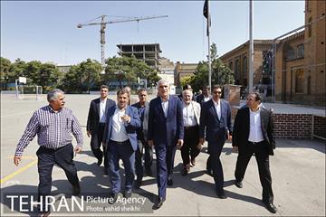 بازدید شهردار تهران از دبیرستان البرز 4
