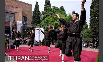 "رقص کردی" در جشن خانه تئاتر 2