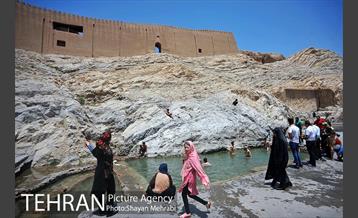 جاری‌ شدن آب در چشمه‌علی 33