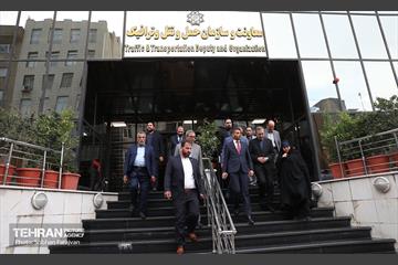 بازدید استاندار نجف اشرف از معاونت حمل و نقل و ترافیک 5