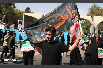 راهپیمایی نمازگزاران نماز جمعه تهران در اعتراض به حوادث اخیر