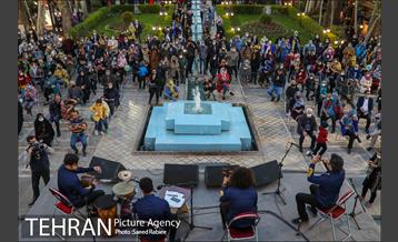 اجرای گروه موسیقی سورنای در باغ فردوس 26