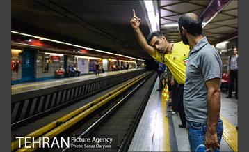 پرفورمنس داوران فوتبال در ایستگاه هفت تیر 6