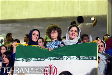 تماشای دیدار تیم‌های ملی ایران و پرتقال در استادیوم آزادی 7