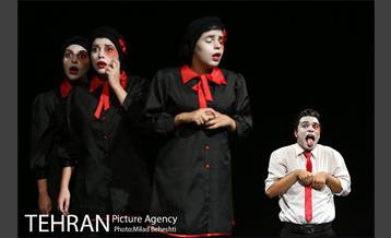 نمایش ماجرای عجیب سگی در شب‎ 15