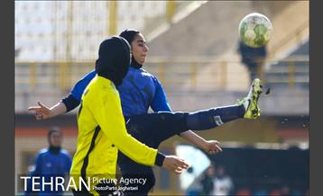 دیدار تیم‌های فوتبال بانوان البرز و سپاهان 19