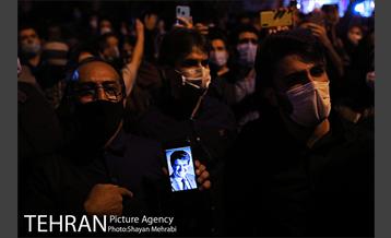 حضور مردم مقابل بیمارستان جم پس از فوت استاد شجریان 4