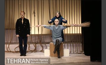 نمایش کابوس حضرت اشرف‎ 13