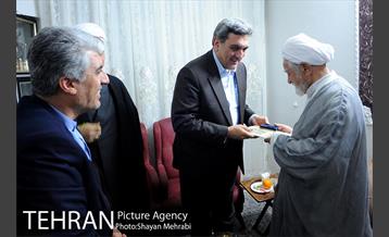 حضور شهردار تهران در منزل شهیدان مقدم 11