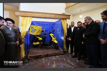 آیین رونمایی از موتورسیکلت‌های برقی شبکه پست 2