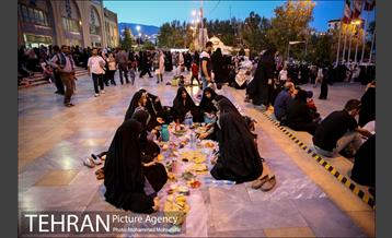 افطاری ساده در حاشیه نمایشگاه قرآن 13