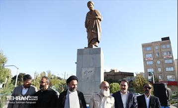 رونمایی از مجسمه «علامه امینی» 16