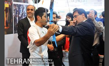 بازدید حسینی مکارم سرپرست شهرداری تهران ار نمایشگاه کتاب 61