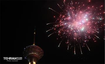 نورافشانی برج میلاد در شب پیروزی انقلاب اسلامی 13