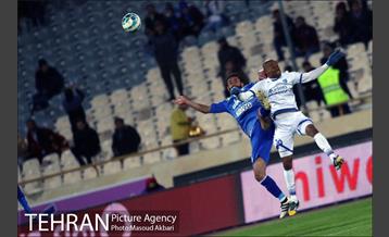 دیدار استقلال و گسترش فولاد در لیگ برتر فوتبال 16