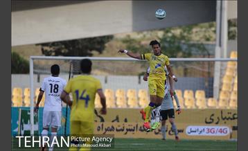 دیدار نفت تهران و سپاهان در لیگ برتر فوتبال 15