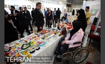 بازدید شهردار تهران از نمایشگاه دستاوردهاى هنرى زنان هنرمند داراى معلولیت 6