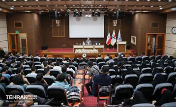 نشست صمیمانه شهردار تهران با مسئولین پایگاههای بسیج دانشجویی تهران 25