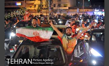 شادی خیابانی مردم بعد از پیروزی تیم ملی ایران 17