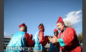 جنگ شادی در تئاتر شهر 13