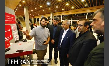 بازدید معاون اقتصادی رئیس جمهور از نمایشگاه عطر سیب 21