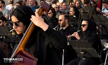 اجرای ارکستر سمفونیک تهران در میدان آزادی 16