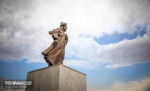 رونمایی از بزرگترین مجسمه برنزی پایتخت 15