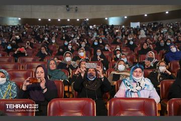 همایش تقدیر از ایثارگران سلامت