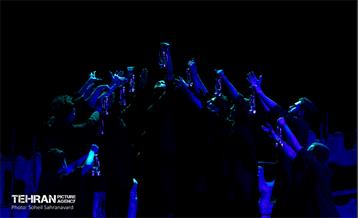 نمایش «سیب، فانوس، کشتی» 26