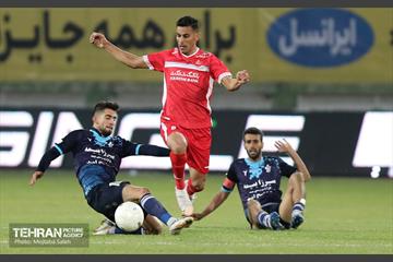 دیدار تیم های فوتبال پرسپولیس و پیکان 23