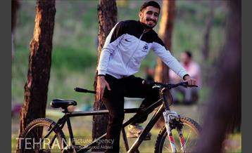 دوچرخه سواری در پارک چیتگر