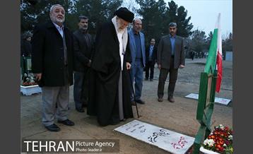 حضور رهبر انقلاب در مرقد مطهر امام راحل و گلزار شهدای بهشت زهرا 17