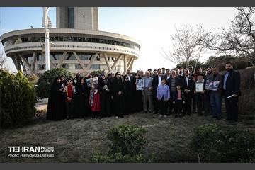کاشت نهال به یاد شهدا در برج میلاد 1