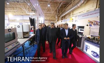 بازدید شهردار از بیستمین نمایشگاه دستاوردهای پژوهش، فناوری و فن بازار 24