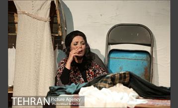 نمایش روز عقیم‎ 11