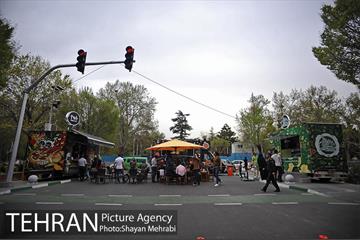 نوروزگاه هنر در پیاده‌راه بلوار کشاورز 12