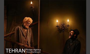 نمایش بی پدر‎ 14