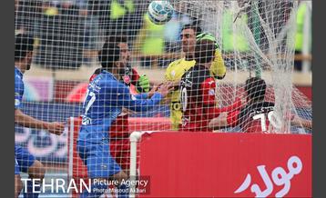 دیدار تیم های فوتبال استقلال و پرسپولیس