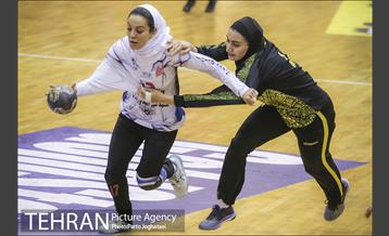 دیدار تیم های هندبال سپاهان و اشتادسازه 13