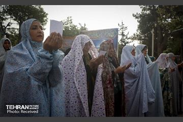 اقامه نماز عید فطر در امامزادگان پنج تن لویزان  17