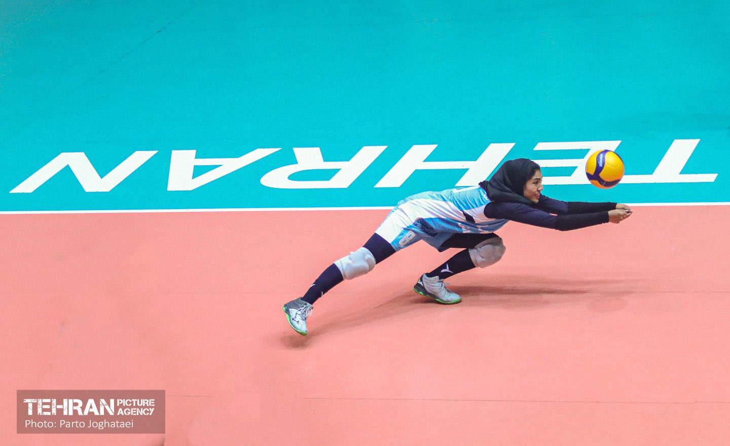 دیدار دو تیم والیبال زنان مهرسان و پیکان تهران 13