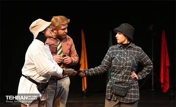 نمایش دروغ رستاخیز‎‎ 10